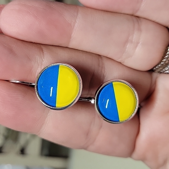 UKRAINE FLAG Earrings - Picture 4 of 6